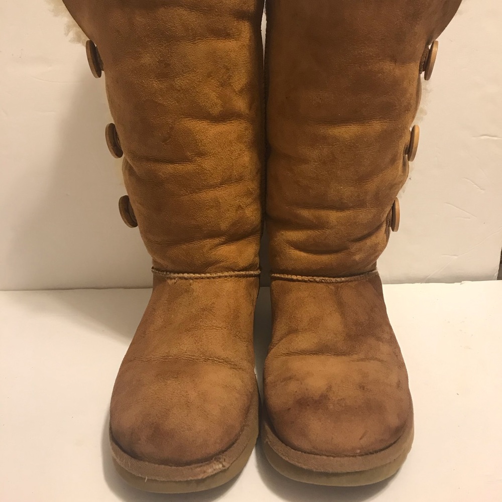 Ugg - Picture 3 of 5